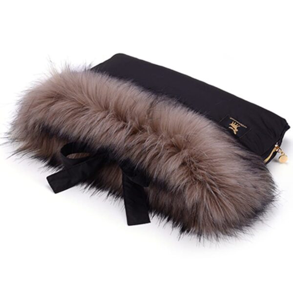 Mufka do wózka Cottonmoose – Z futerkiem – Shine Black – Gold Mufka do wózka Cottonmoose – Z futerkiem – Shine Black – Gold
