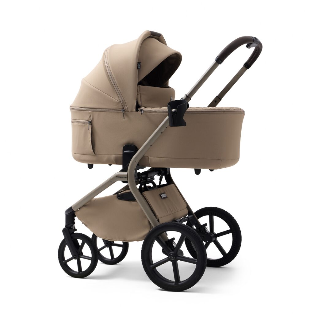 Folding carrycot