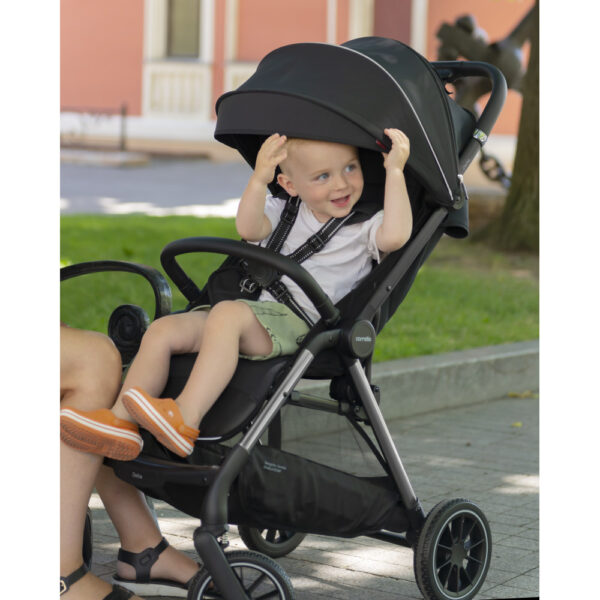 Carrello Delta Coffee Black – spacer z dzieckiem Carrello Delta Coffee Black – spacer z dzieckiem