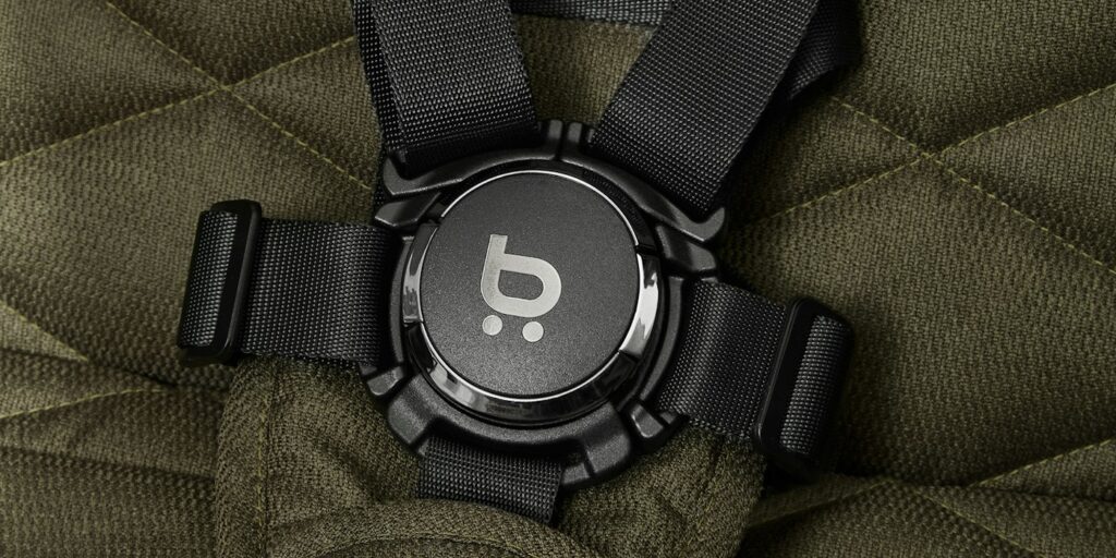 Magnetic buckle and full adjustment